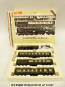 Hornby 00 gauge 'Bournemouth Belle' train pack R2819,