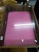 An oak glazed table top display cabinet (W72 x D51 x H18cm)