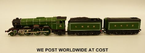 Hornby 00 gauge limited presentation edition 'The Flying Scotsman' locomotive and two tenders R075,