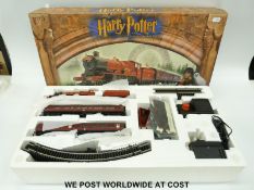 Hornby 00 gauge Harry Potter 'Hogwarts Express' train set R1025,