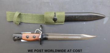 A jungle carbine WWII bayonet N187 Radcliffe with scabbard and frog