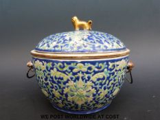 A Chinese covered bowl with foo dog finial and handles (13cm tall)