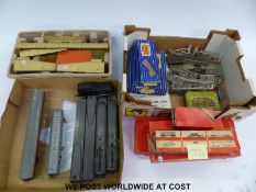 A collection of Hornby Dublo and other 00 and H0 gauge locomotives, buildings and accessories,