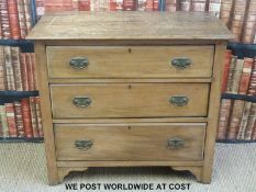 A satin walnut chest of three drawers (W90 x H82 x D45cm)