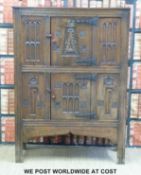 A two-tier oak cupboard in the antique style (W107 x H147 x D46cm)