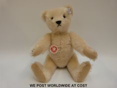 Steiff Original Teddy Bear 'Baerle 22 PAB 1905', 404122, with white mohair, button to ear,