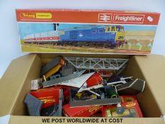 A collection of Hornby and Triang 00 gauge carriages,