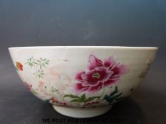 An 18th/19thC Chinese famille rose bowl (24cm diameter)