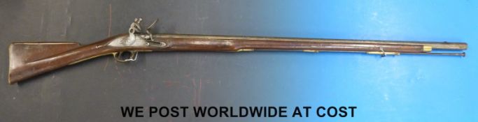 Tower flintlock hammer action Brown Bess gun with tower and crown over GR cipher to lock,
