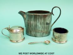 A Victorian hallmarked hallmarked silver ribbed jug,