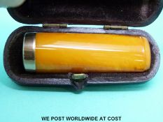 An amber cheroot holder with hallmarked 9ct gold mount in fitted leather case.