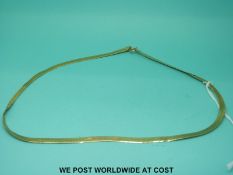 A 9ct gold ribbon necklace (8.