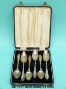A cased set of hallmarked silver grapefruit spoons,