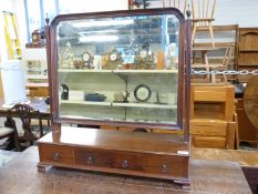 A 19thC mahogany three drawer dressing table mirror raised on bracket feet (H66 x W64cm)