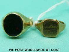 A 9ct gold ring set with bloodstone and a 9ct gold signet ring (8.