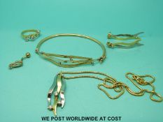 A suite of 18ct bi-coloured gold jewellery set with diamonds comprising bracelet, pendant, earrings,