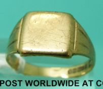 A 9ct signet ring (size R, 4.