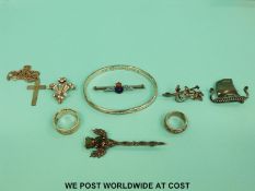 A quantity of silver jewellery to include paste set,
