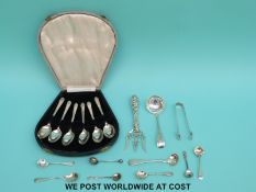 A set of hallmarked silver teaspoons together with various hallmarked silver cutlery (142g)
