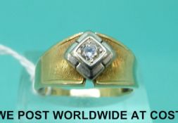 A 14ct gold ring set with a cubic zirconia in a platinum setting (size O)