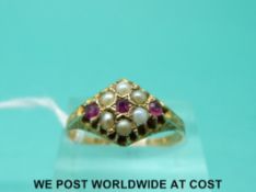 A 15ct gold Victorian ring set with seed pearls and rubies (size S)