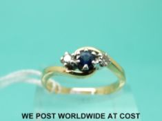 An 18ct gold ring set with a sapphire and diamonds in a platinum setting (size O)