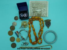 An amber necklace jadeite bangle, bank note, brooch,