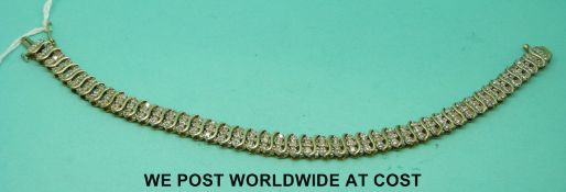 A 9ct gold bracelet set with diamonds (14.