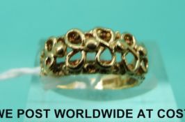 A 9ct gold ring (Size I, 2.