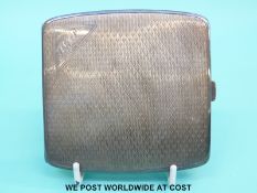 A hallmarked silver cigarette case with engine turned decoration (136g)
