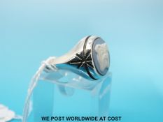 A silver ring by Stephen Webster for Wedgwood depicting a bulldog 