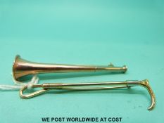 A hallmarked 9ct gold hunting horn brooch and a hallmarked 9ct gold brooch in the form of a riding