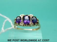 A 9ct gold ring set with amethyst and diamonds (size U)