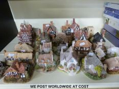 A quantity of Lilliput Lane cottages (approximately 23)