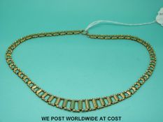 A yellow metal necklace made up of graduated rectangular links in the Cleopatra style (18g)