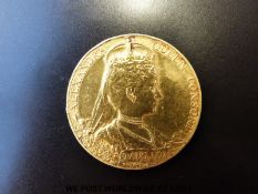 An official gold medal coin by G W de Saulles to commemorate the coronation of Edward VII 1902,