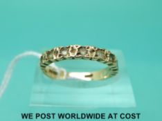 A 9ct gold ring (size L)
