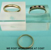 Two 9ct gold wedding bands and a 9ct gold ring set with alternating sapphires and diamonds (5.