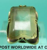 A 9ct gold ring set with a smoky quartz (size M)