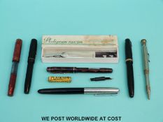 A collection of fountain pens to include Parker 'Duofold' with 14k nib, Platignum Plus One in box,