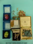 A silver necklace set with pressed amber with matching earrings,