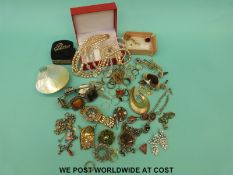 A collection of costume jewellery to include brooches, faux pearls,