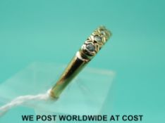 A 9ct gold ring set with seven diamonds in a row (size N)