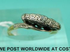 An 18ct gold ring set with diamonds in a platinum setting (size M)