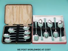 Two cased sets of hallmarked silver teaspoons (142g)
