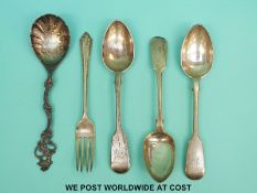 A quantity of Victorian & later hallmarked silver cutlery (115g)