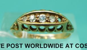 An 18ct gold ring set with diamonds (size O)