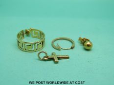 Two 18ct gold earrings (4.