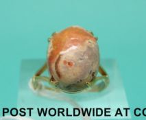 A 9ct gold ring set with an opal boulder cabochon (size K)