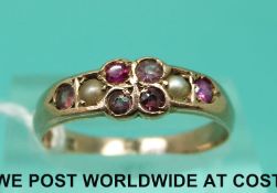 An Edwardian 9ct gold ring set with seed pearls and rubies (size O)